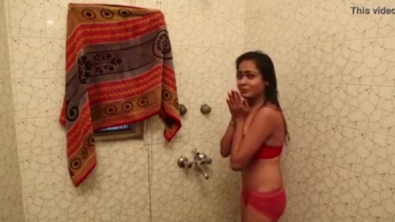 bathroom-teen