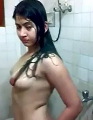 bathroom-college-girl