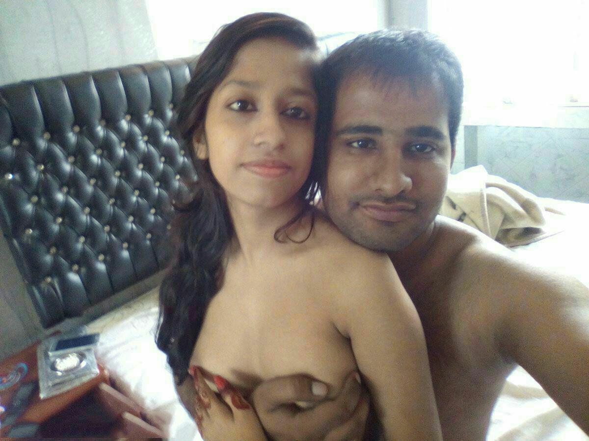 Budty desi indian in a real threesome