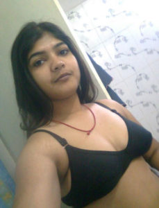 கவர்ச்சியான கருப்பு ப்ரா 
