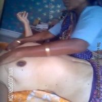 கவர்ச்சி முலை மசாஜ்