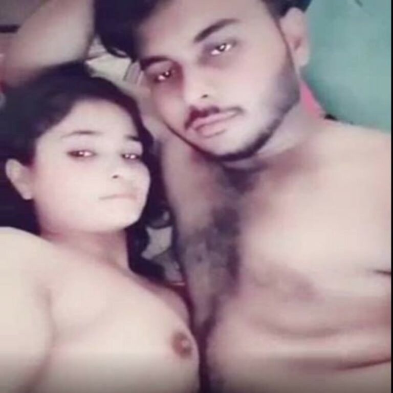 மூடு ஏற்றும் காதலியுடன் XNXX வீடியோ