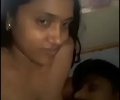 Paal Kutikum Sex - EX à®•à®¾à®¤à®²à®¿ à®®à¯à®²à¯ˆ à®ªà®¾à®²à¯ à®•à¯à®Ÿà®¿à®•à¯à®•à¯à®®à¯ à®•à®¾à®®à¯à®•à®©à¯ - Tamil Sex Video