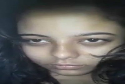 முடி எடுத்த புண்டையில் விரல் போடுதல்