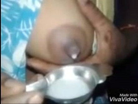 முலை அழுத்தி பால் எடுக்கும் மனைவியின் வீடியோ