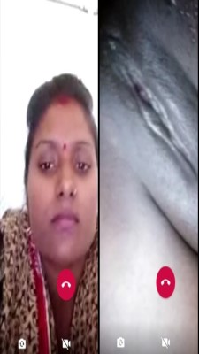 சவிதா ஆண்டி லைவ் வீடியோ காலில் புண்டை காட்டுகிறாள்