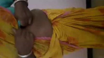 அம்மா ரவுண்டு முலை பாவாடை துக்கும் மகன்