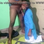 இளம் 19 வயது பெண் சுன்னியை கொண் ஐஸ் போன்று சப்புகிறாள்