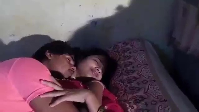 முன்னால் காதலனை போன் அடிச்சி அழைக்கும் மனைவி
