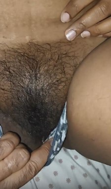 முடி நிறைந்த அழகிய லேடி கூதி காமப்படம்