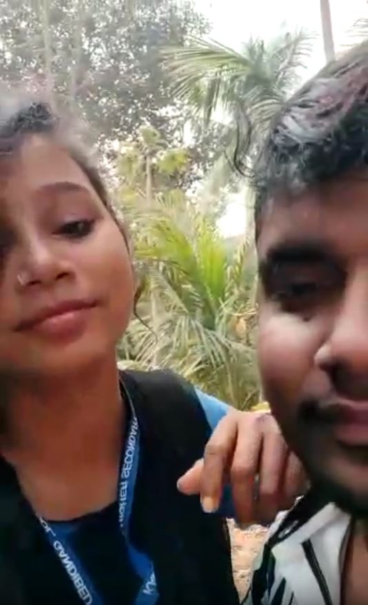 கல்லூரி GF முலைகள் கசக்குதல்