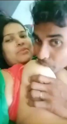 மென்மையாக மார்பகம் சப்பும் சூடான ஆபாச படம்