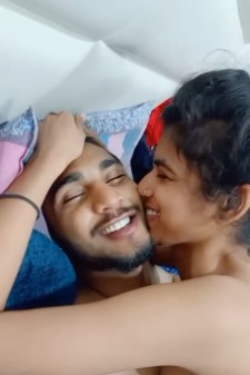 கவர்ச்சி லிப்லாக் கிஸ் செய்யும் காமசுகம்