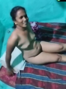 செக்ஸ் விரும்பும் தேவிடியா பெண்ணின் காம படம்