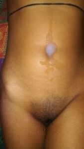 தொப்புள் ஓட்டையில் கஞ்சி அடிக்கிறான்