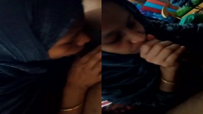முஸ்லீம் ஆன்டி மும்முரமாக ஊம்பி விந்தை எடுக்கிறாள்