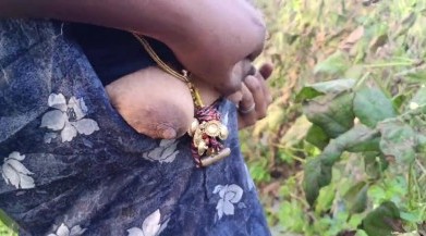 தோட்டத்து வேலைக்காரனுடன் விவசாய நிலத்தில் செக்ஸ்
