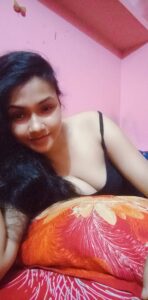 முலை அழுத்தி கொண்ட காமம்