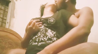 ஷோபனா டீச்சர் மொலை அழுத்தி ஓக்கும் மாணவன்