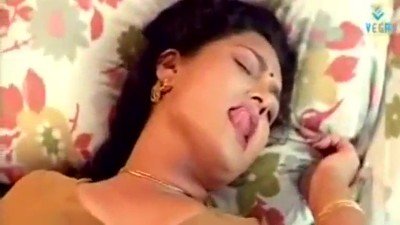 மலையாள நடிகை தாரணி டாக்டர் வேடம் போட்ட ஓல்