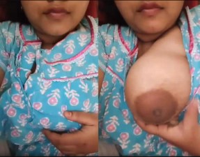 மனைவியின் மார்பகம் காண்பிக்கும் ஆபாசம்