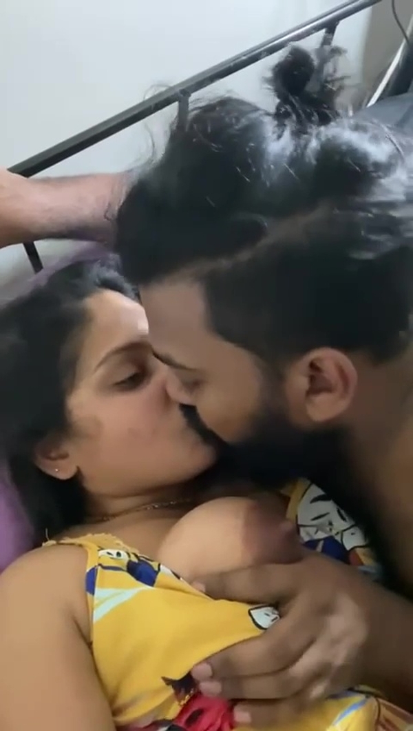லிப் லாக் ஆன்டி போட்டோ
