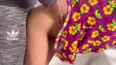 நண்பன் பொண்டாட்டி குட்டைப்பாவாடை தூக்கி அடிக்கிறான்